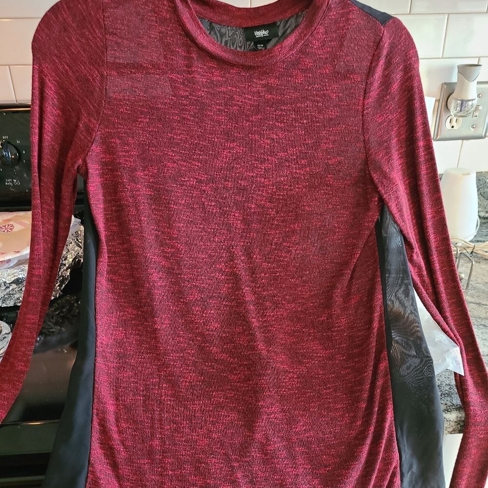 REALLY CUTE RED AND BLACK JERSEY